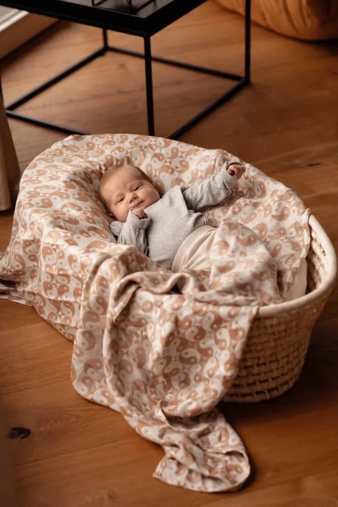 Babyteppe Cleo elsker balanse