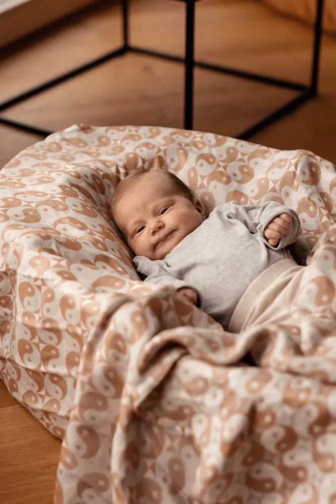 Babyteppe Cleo elsker balanse