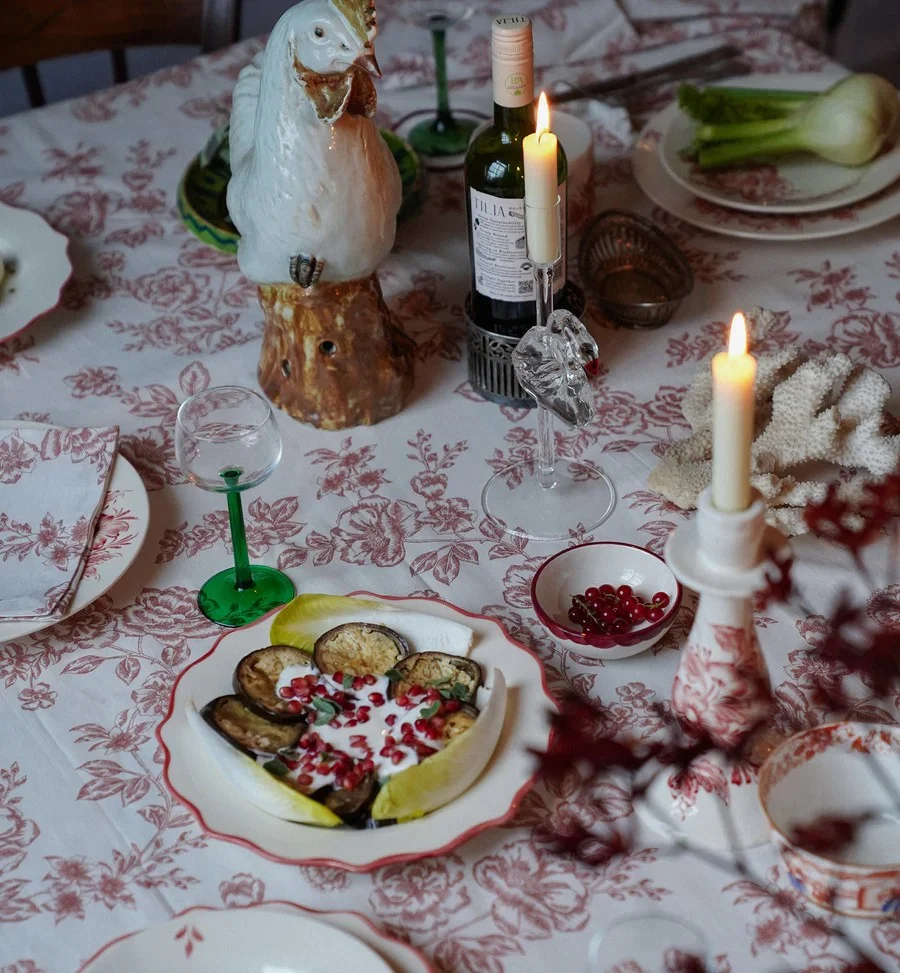 WHIMSICAL ROSE TABLECLOTH 150X255