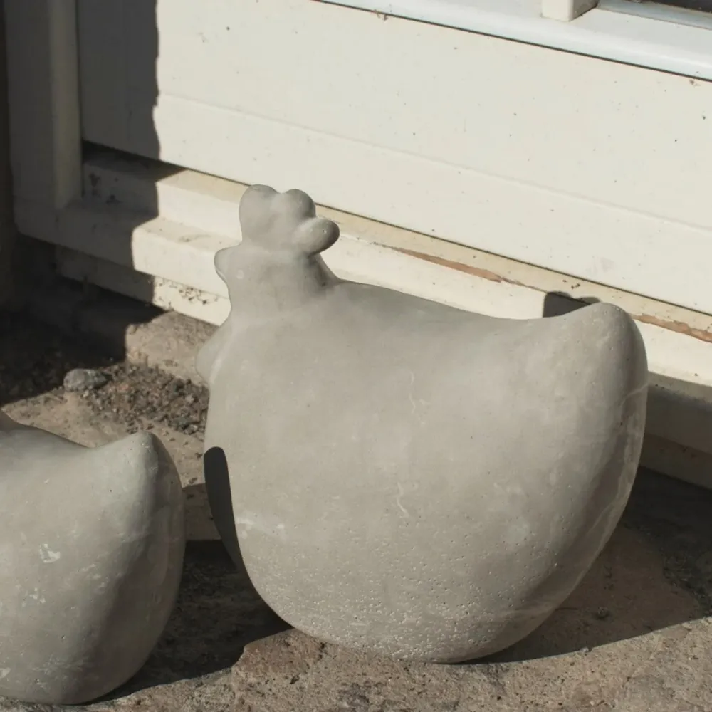 DBKD Concrete Hen 18 cm påskepynt