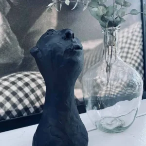 Høyt Figurhode – Svart poly