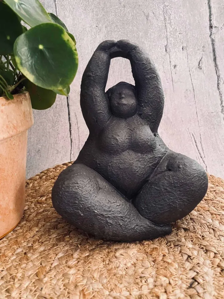 Siddende Diva – Liten Grå