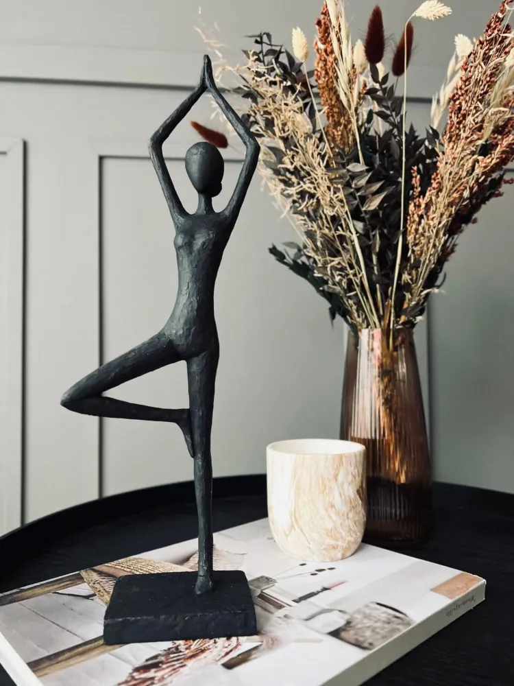 YOGA - Black Lady No.2