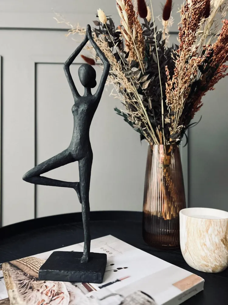 YOGA - Black Lady No.2