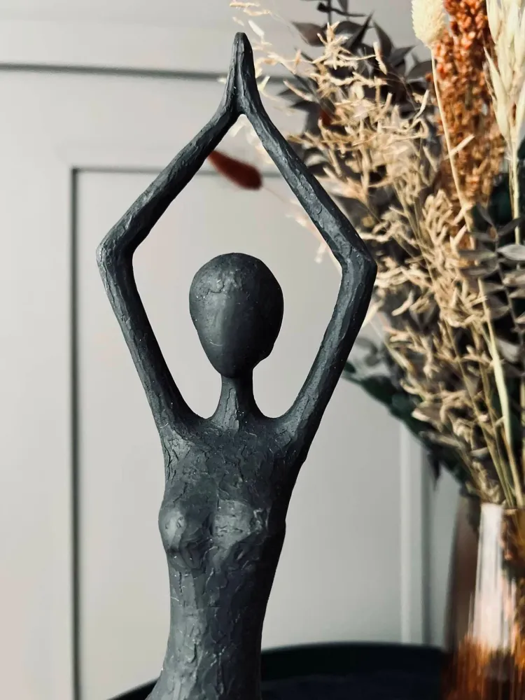 YOGA - Black Lady No.2