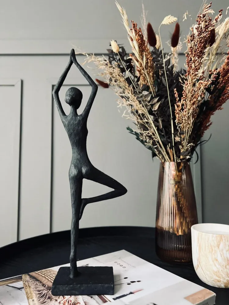 YOGA - Black Lady No.2