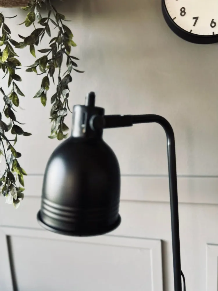 Gulvlampe - Sort metall