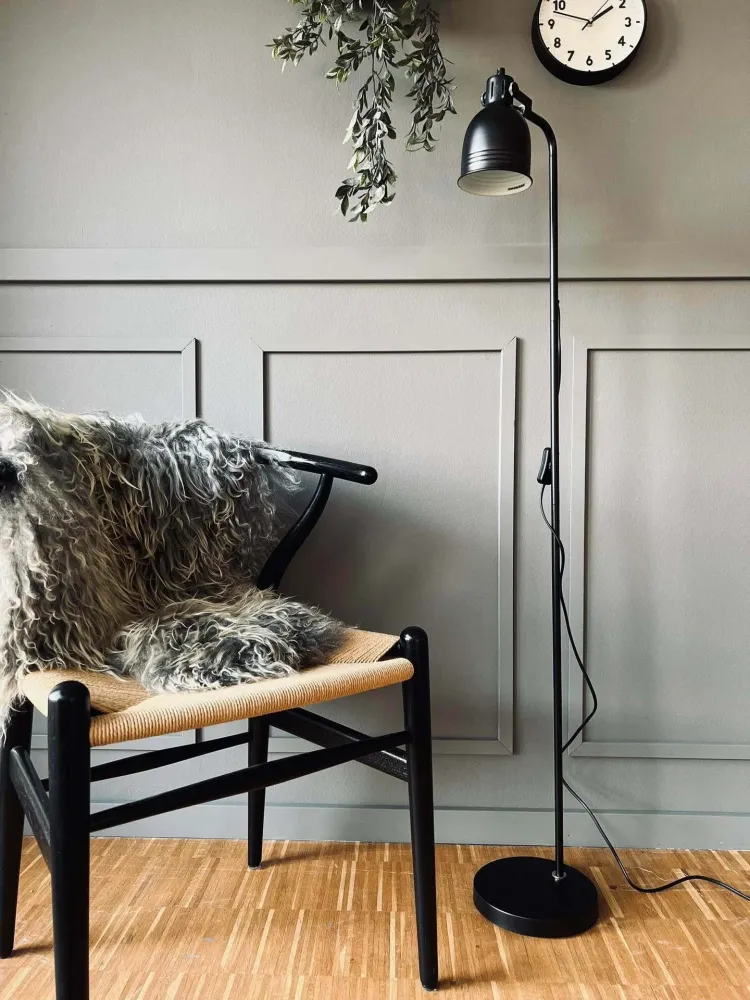 Gulvlampe - Sort metall
