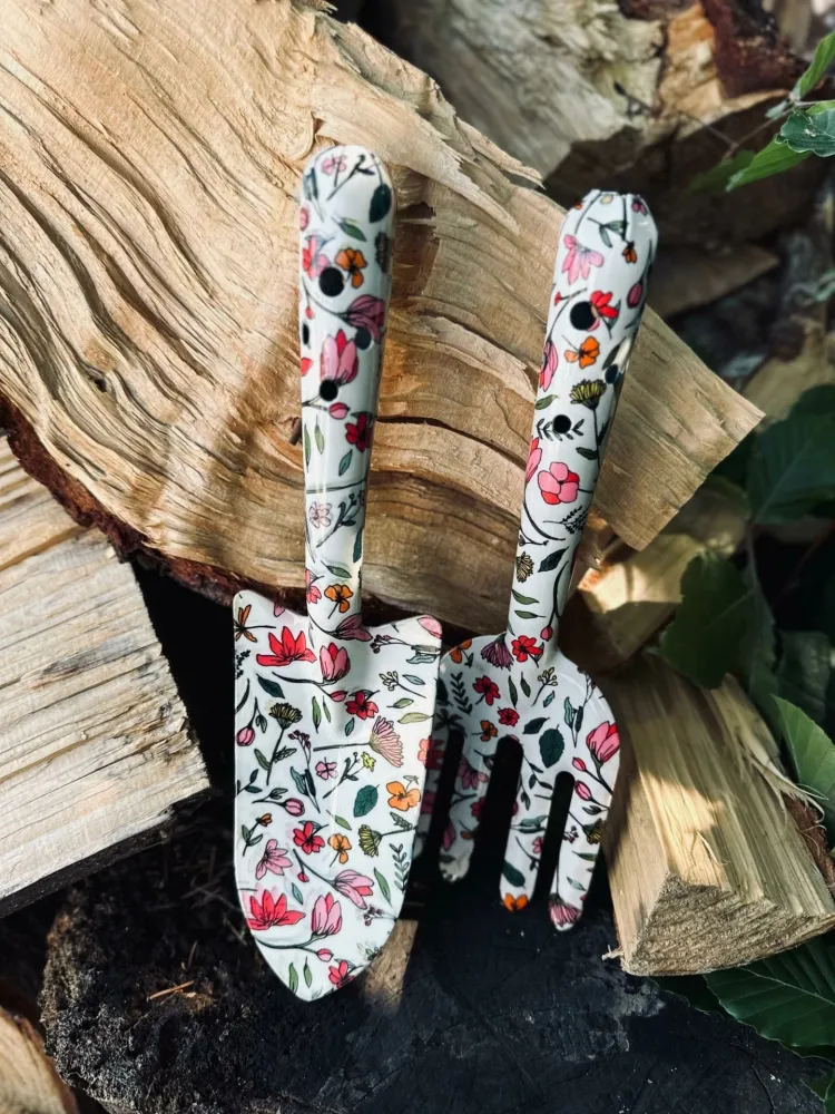 Hageredskaper – Flora white