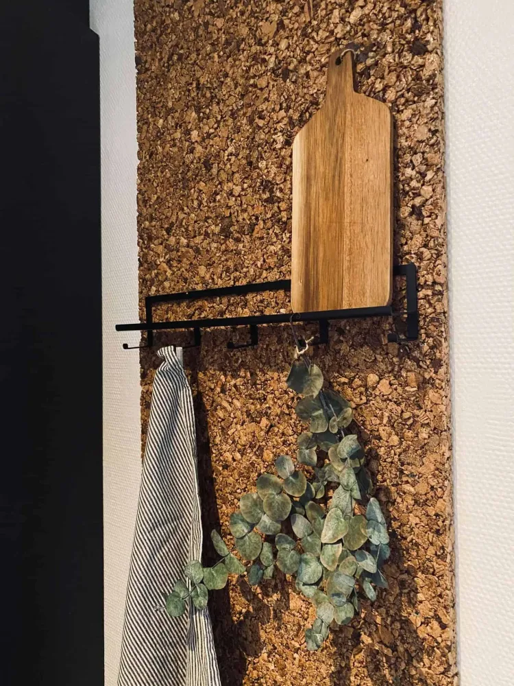 Hylle med knagger - 45 cm