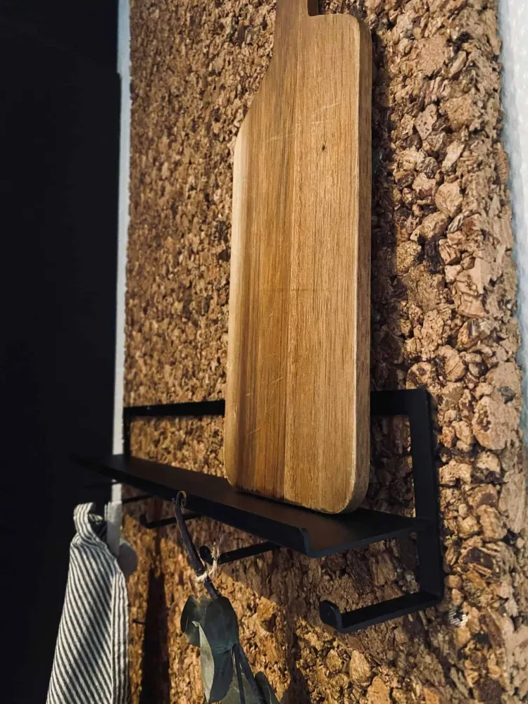 Hylle med knagger - 45 cm
