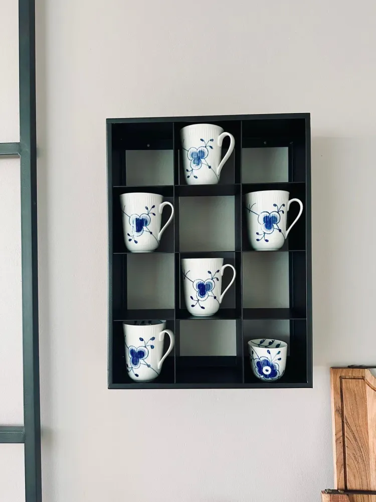 Mugshelf m. 12 rom
