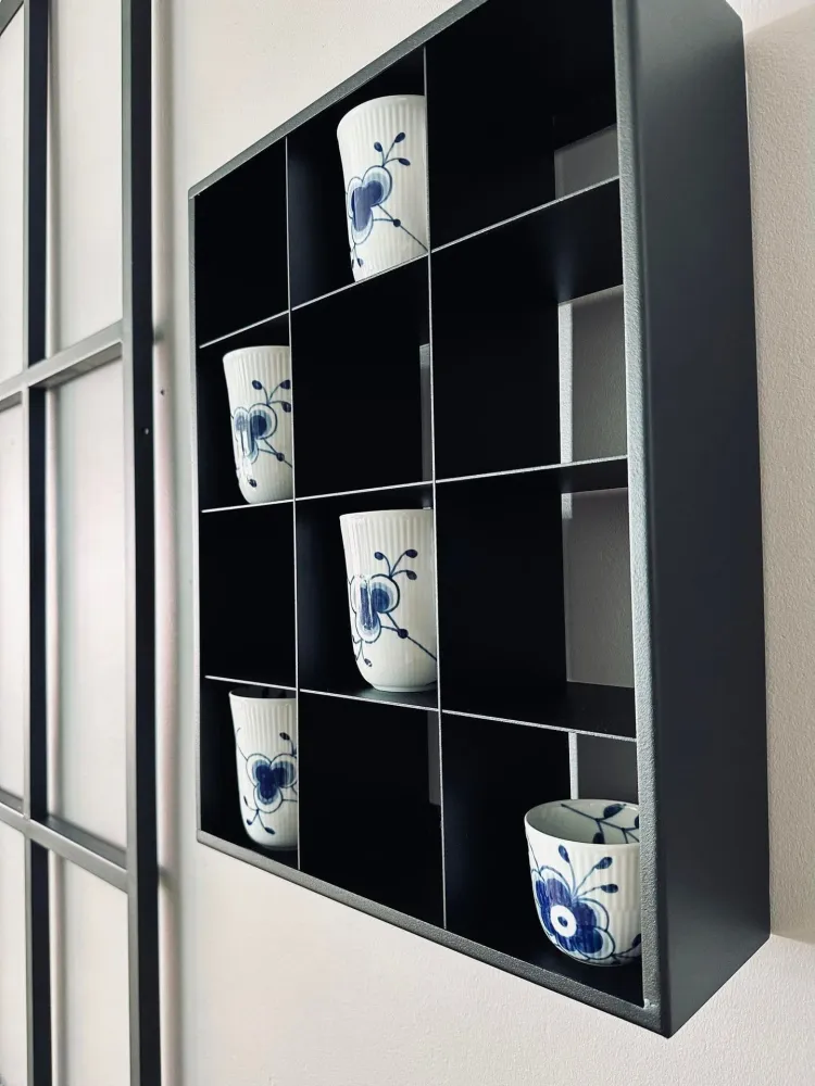 Mugshelf m. 12 rom