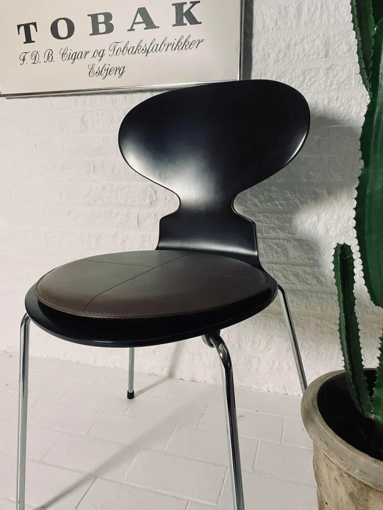 Hynde i lær – Mørk camel Ø 38 cm