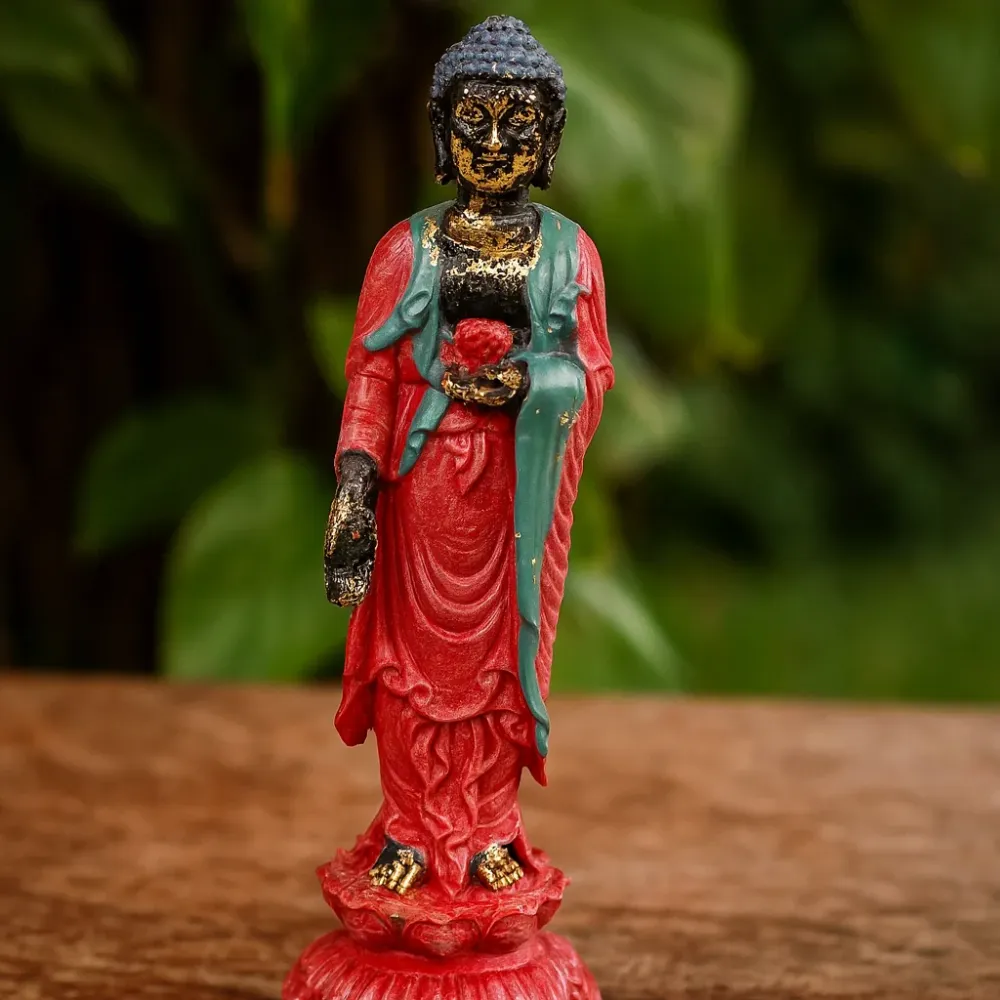 Buddha-statue antikk stående