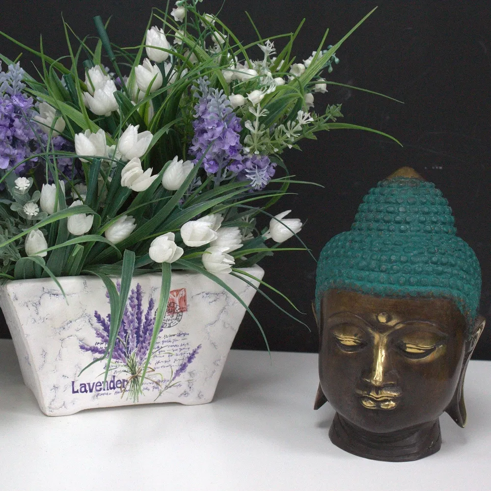 Stor Buddha-hode i messing-statue