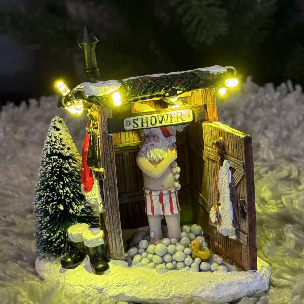 Julenissen dusjer - figur til juleby