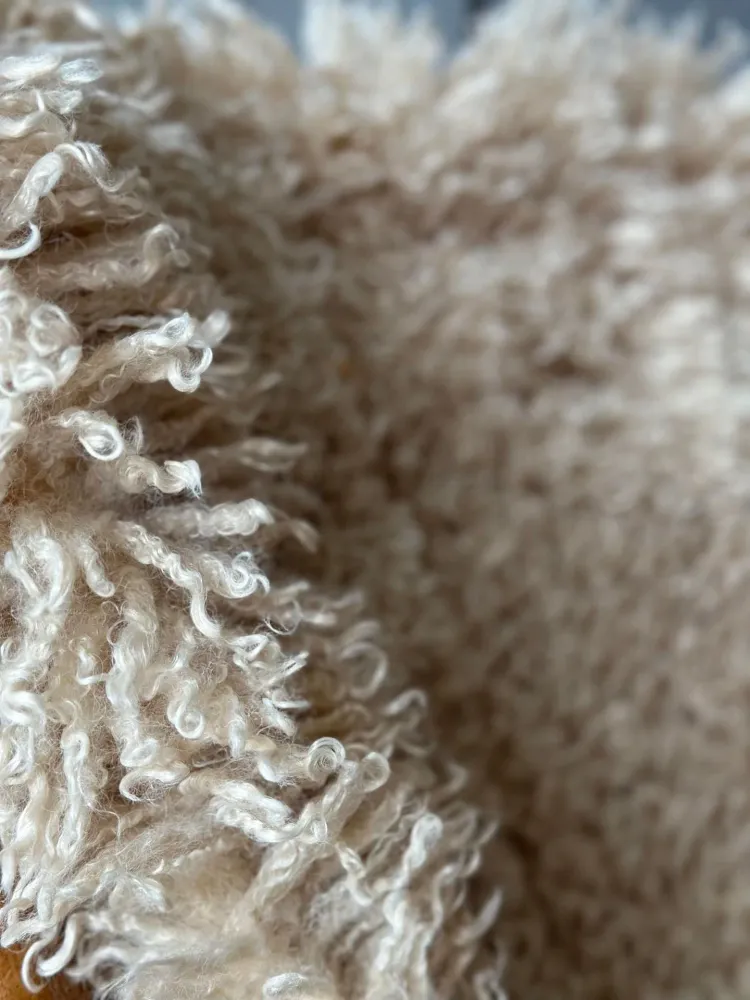 Imitert lammeskinn - Beige krøll