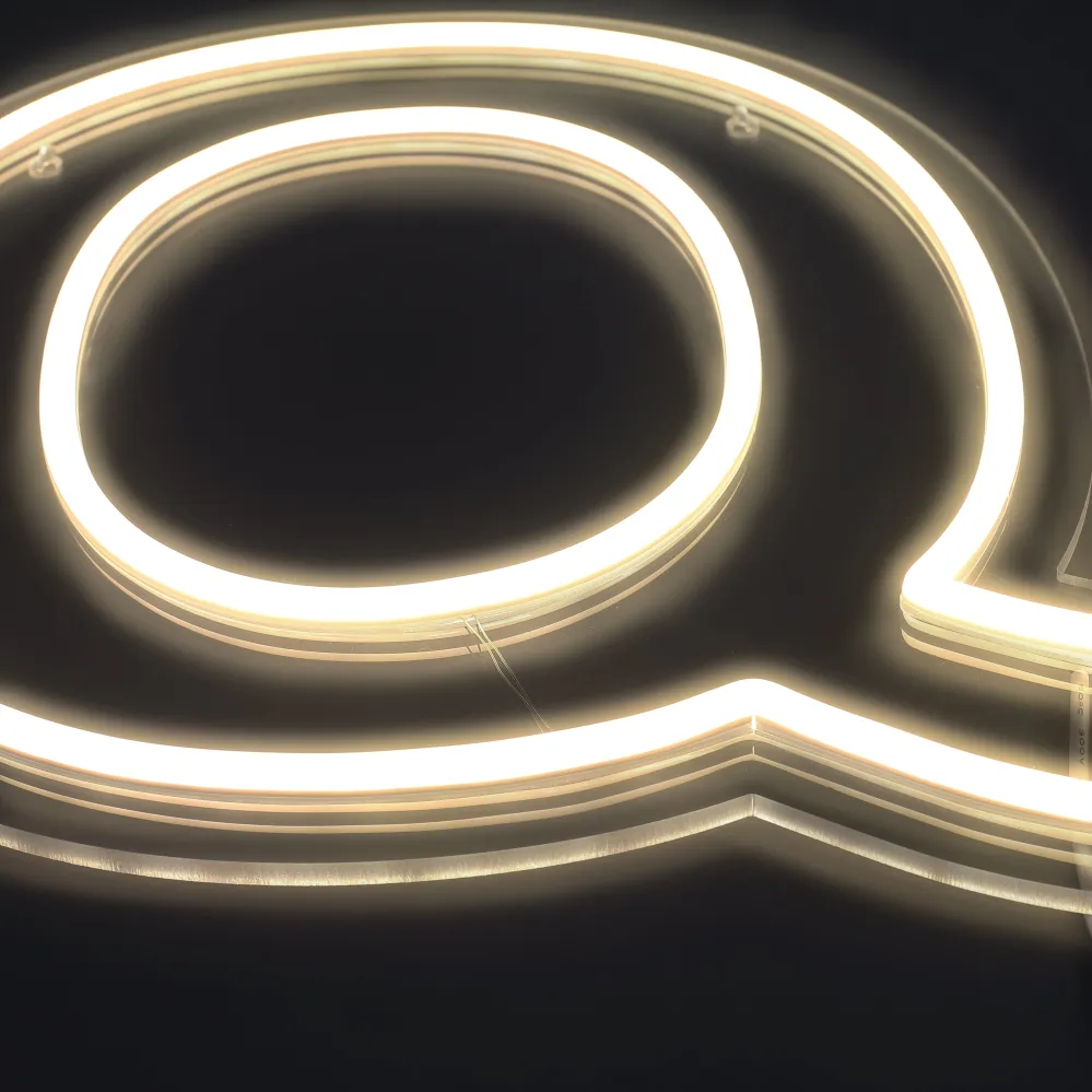 Bokstav Q Neon Vegglampe