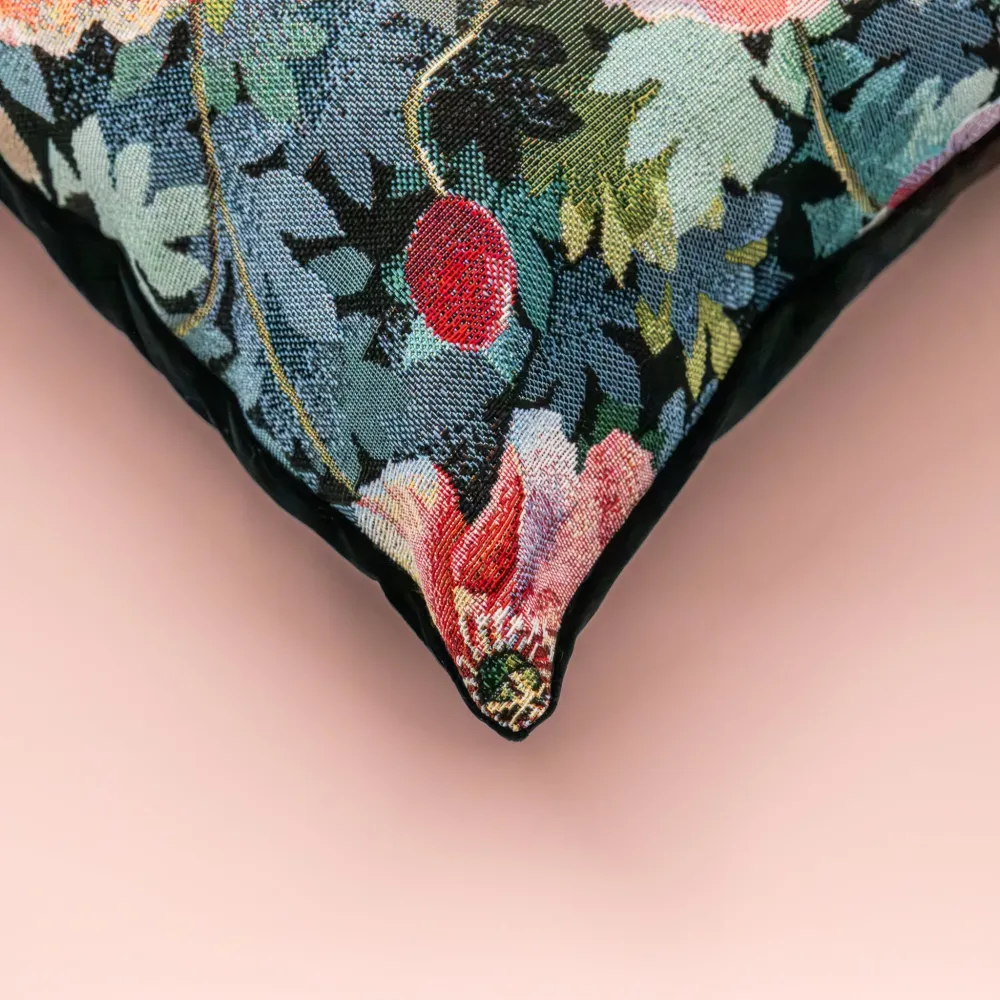 Putetrekk gobelin sort med multifargede blomster