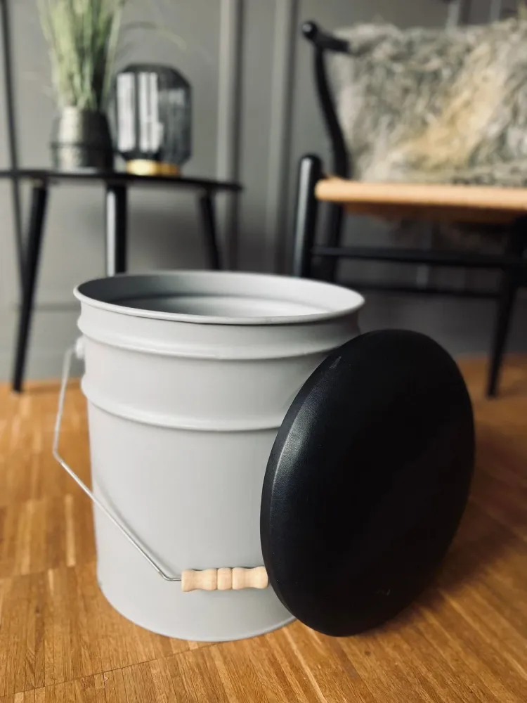 Oppbevaring med pute - Grå