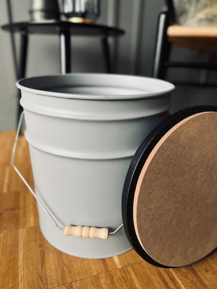 Oppbevaring med pute - Grå
