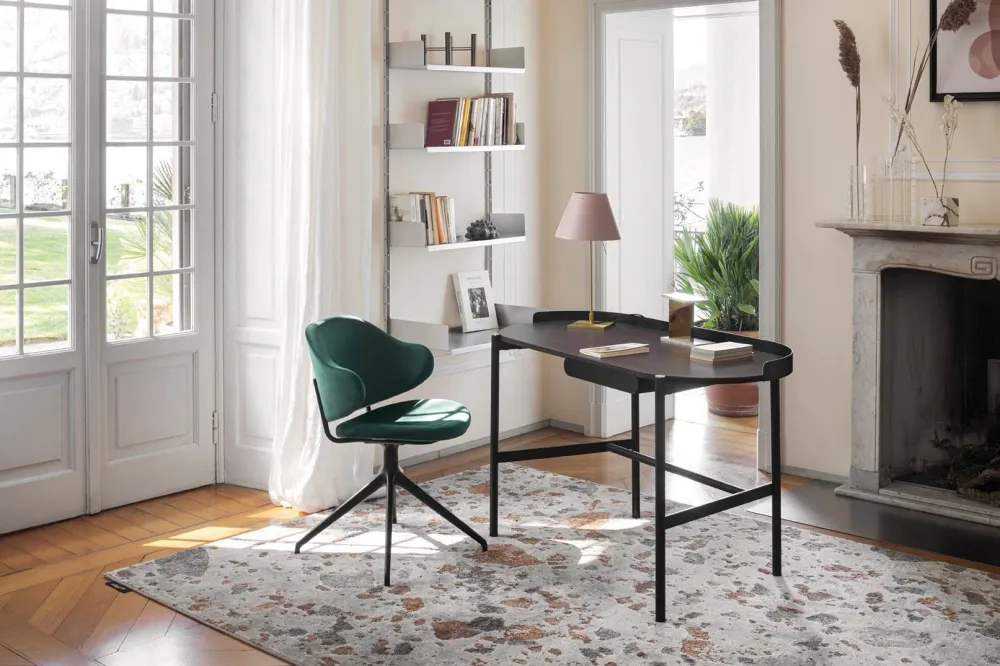 Madame desk