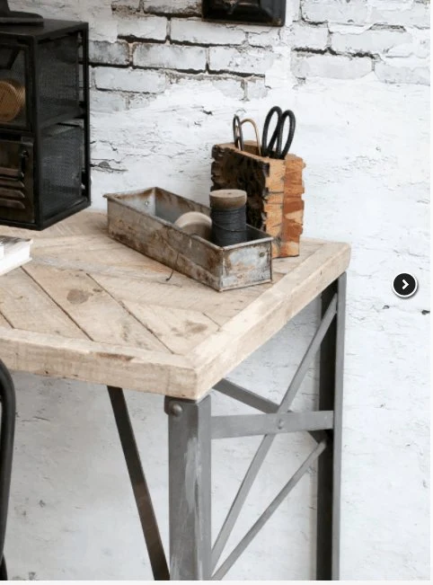 Skrivebord med treplate