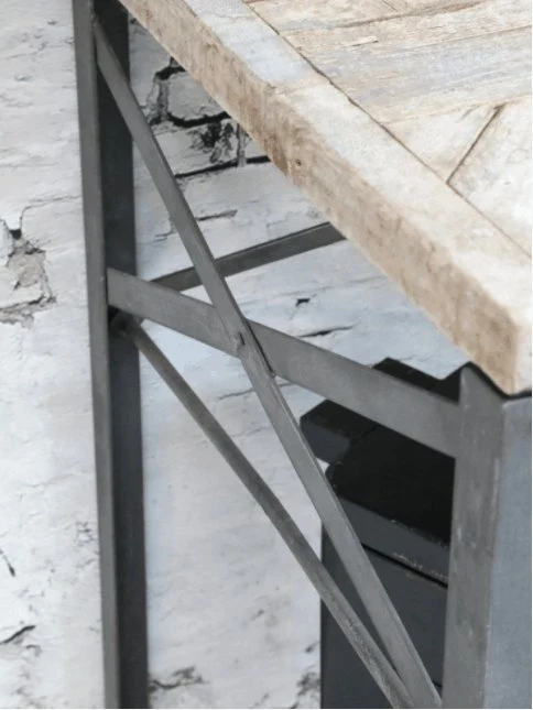 Skrivebord med treplate