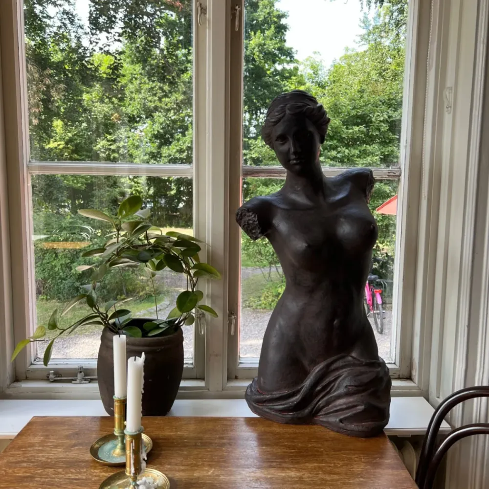 Torso kvinne – 32x26x70 cm,