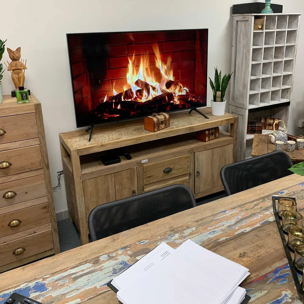 TV-benk stor resirkulert tre