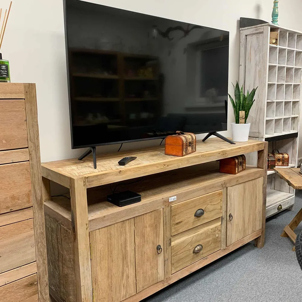 TV-benk stor resirkulert tre