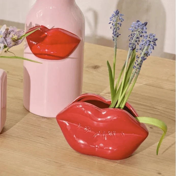Kissy Kissy vase